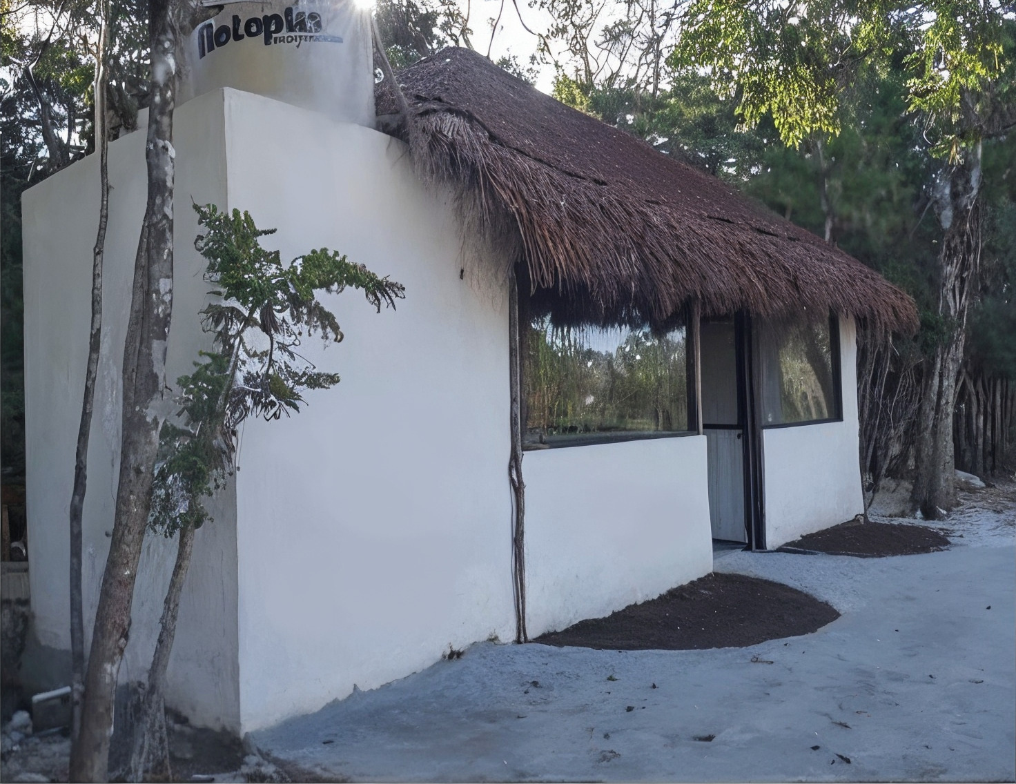 Amaná y caseta de ventas Amaná
